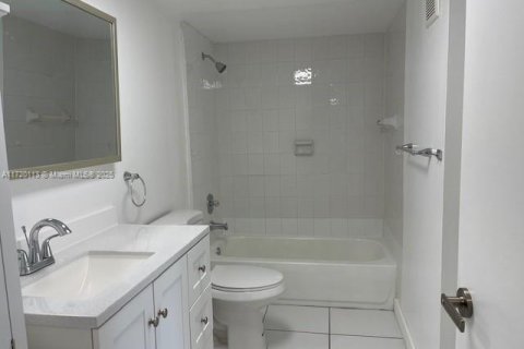 Condo in Weston, Florida, 2 bedrooms  № 1703986 - photo 12