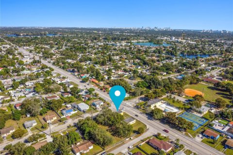 Villa ou maison à vendre à Miami, Floride: 2 chambres, 102.19 m2 № 2007324 - photo 12