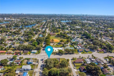 Villa ou maison à vendre à Miami, Floride: 2 chambres, 102.19 m2 № 2007324 - photo 2