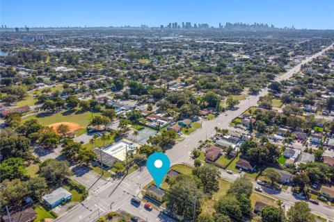 Villa ou maison à vendre à Miami, Floride: 2 chambres, 102.19 m2 № 2007324 - photo 17