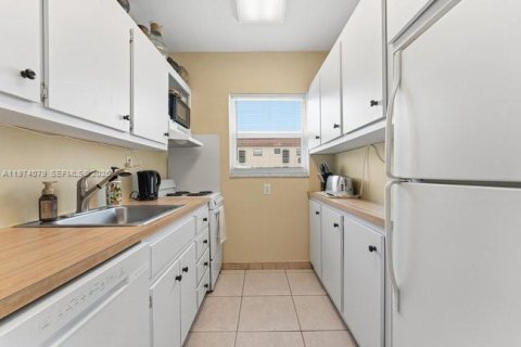 Copropriété à louer à Lauderdale-by-the-Sea, Floride: 1 chambre, 47.38 m2 № 2040004 - photo 14