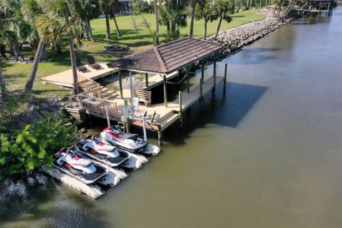 Casa en venta en Palm Coast, Florida, 6 dormitorios, 382.94 m2 № 1530298 - foto 2