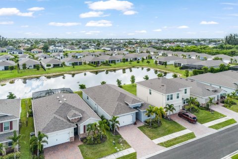 House in Cape Coral, Florida 4 bedrooms № 1994041 - photo 23