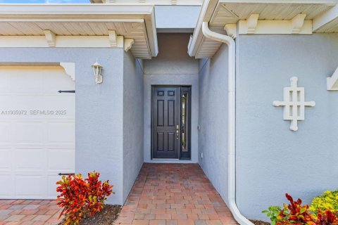 House in Cape Coral, Florida 4 bedrooms № 1994041 - photo 26