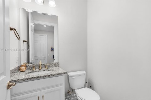 House in Cape Coral, Florida 4 bedrooms № 1994041 - photo 16