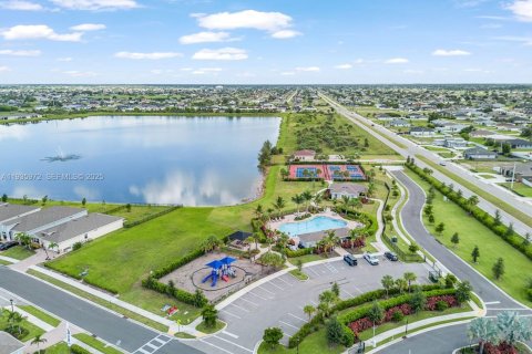 House in Cape Coral, Florida 4 bedrooms № 1994041 - photo 20