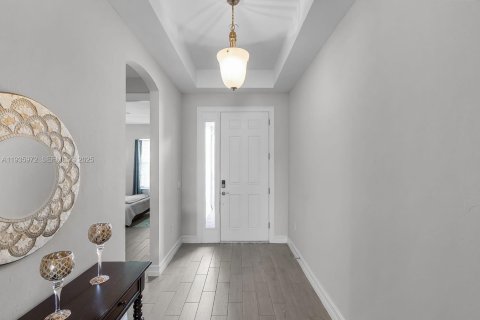 House in Cape Coral, Florida 4 bedrooms № 1994041 - photo 19