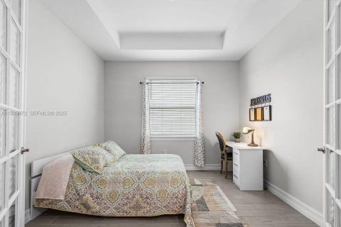 House in Cape Coral, Florida 4 bedrooms № 1994041 - photo 12