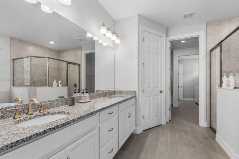 House in Cape Coral, Florida 4 bedrooms № 1994041 - photo 14