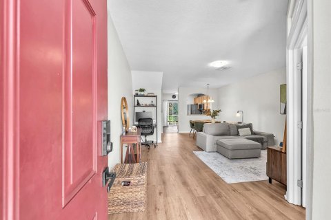 Touwnhouse à vendre à Fish Hawk, Floride: 3 chambres, 128.48 m2 № 2425454 - photo 6