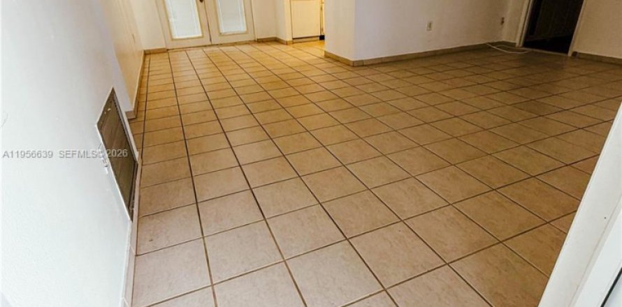 Casa en Sunrise, Florida 2 dormitorios, 83.24 m2 № 2010566