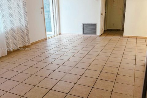 Casa en alquiler en Sunrise, Florida, 2 dormitorios, 83.24 m2 № 2010566 - foto 2