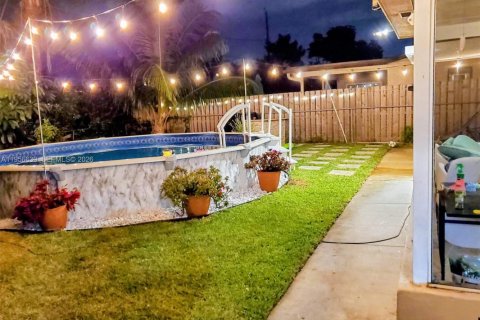 Casa en alquiler en Sunrise, Florida, 2 dormitorios, 99.13 m2 № 2010566 - foto 14