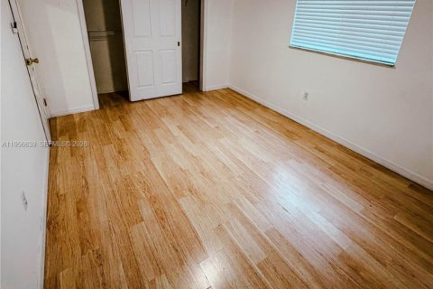 Casa en alquiler en Sunrise, Florida, 2 dormitorios, 83.24 m2 № 2010566 - foto 9