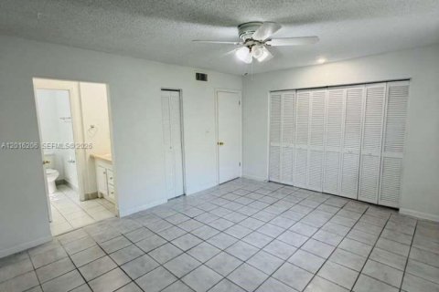 Condominio en alquiler en Coral Springs, Florida, 1 dormitorio, 83.61 m2 № 2084978 - foto 15