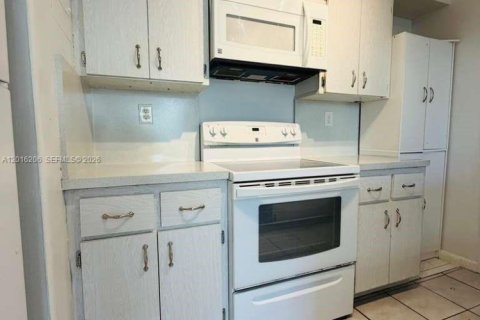 Condominio en alquiler en Coral Springs, Florida, 1 dormitorio, 83.61 m2 № 2084978 - foto 3