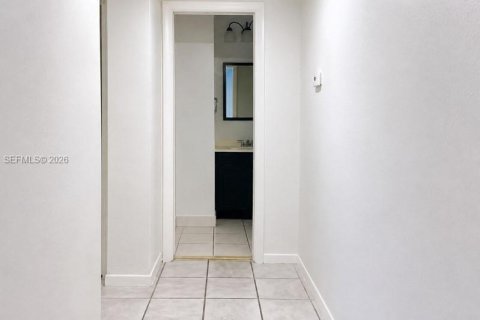 Condominio en alquiler en Coral Springs, Florida, 1 dormitorio, 83.61 m2 № 2084978 - foto 13