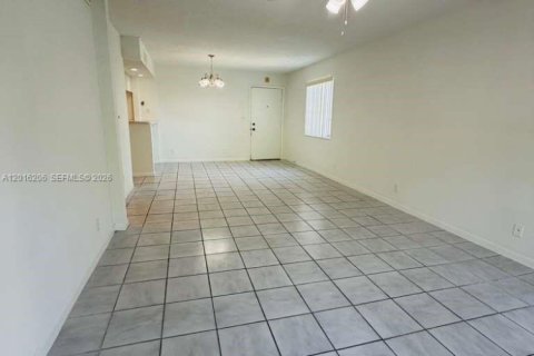 Condominio en alquiler en Coral Springs, Florida, 1 dormitorio, 83.61 m2 № 2084978 - foto 17