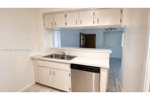 Condominio en alquiler en Coral Springs, Florida, 1 dormitorio, 83.61 m2 № 2084978 - foto 6