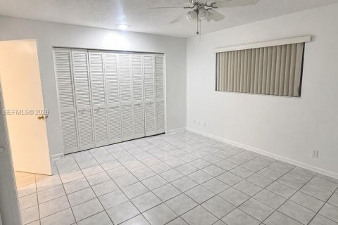 Condominio en alquiler en Coral Springs, Florida, 1 dormitorio, 83.61 m2 № 2084978 - foto 8