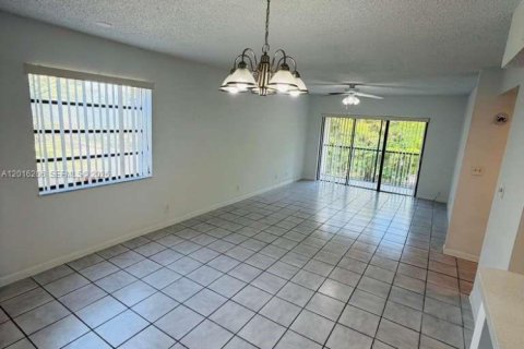 Condominio en alquiler en Coral Springs, Florida, 1 dormitorio, 83.61 m2 № 2084978 - foto 14