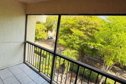 Condominio en alquiler en Coral Springs, Florida, 1 dormitorio, 83.61 m2 № 2084978 - foto 19