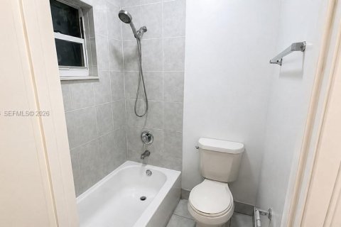 Condominio en alquiler en Coral Springs, Florida, 1 dormitorio, 83.61 m2 № 2084978 - foto 12