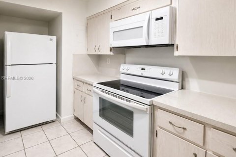 Condominio en alquiler en Coral Springs, Florida, 1 dormitorio, 83.61 m2 № 2084978 - foto 2