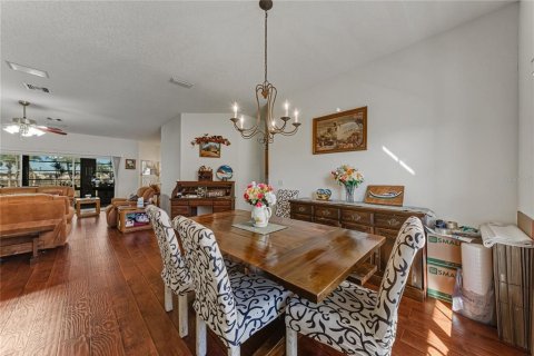 House in Lake Wales, Florida 3 bedrooms, 210.42 sq.m. № 2103162 - photo 11