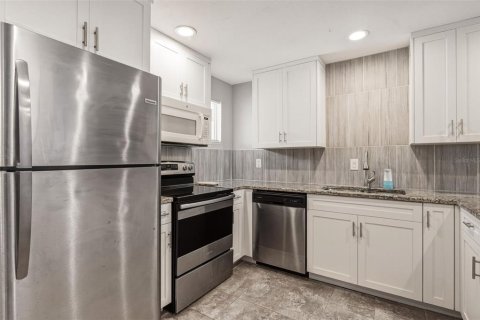 Condominio en venta en Port Charlotte, Florida, 1 dormitorio, 68.28 m2 № 2098628 - foto 7