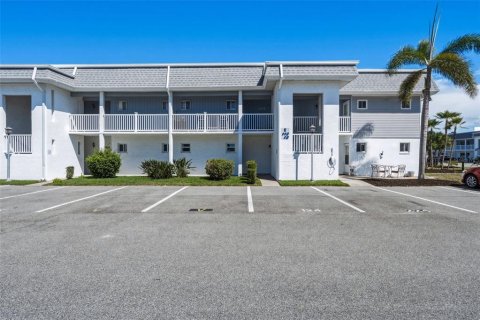 Condominio en Port Charlotte, Florida, 1 dormitorio  № 2098628