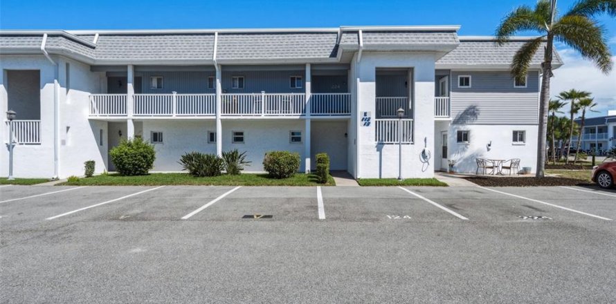 Condominio en Port Charlotte, Florida, 1 dormitorio  № 2098628