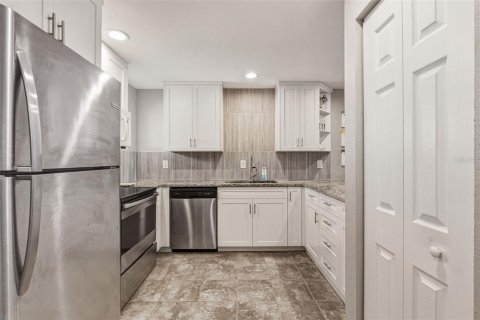 Condominio en venta en Port Charlotte, Florida, 1 dormitorio, 68.28 m2 № 2098628 - foto 6
