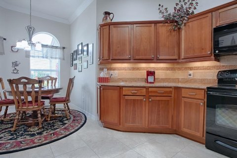 House in The Villages, Florida 3 bedrooms, 188.59 sq.m. № 1576395 - photo 6