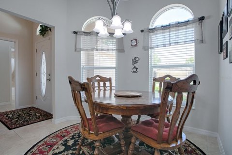 House in The Villages, Florida 3 bedrooms, 188.59 sq.m. № 1576395 - photo 4