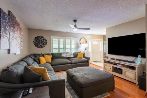 House in Seffner, Florida 3 bedrooms, 141.3 sq.m. № 1789538 - photo 8