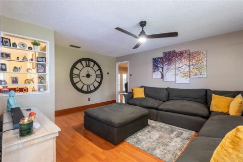 House in Seffner, Florida 3 bedrooms, 141.3 sq.m. № 1789538 - photo 5