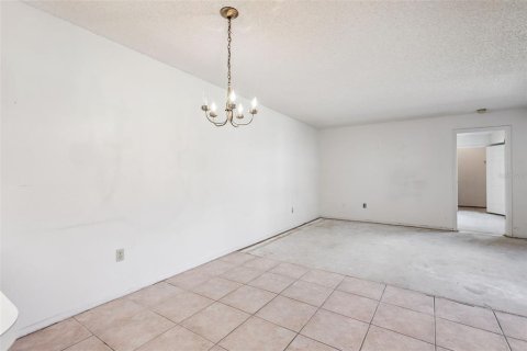Condo in Winter Garden, Florida, 2 bedrooms  № 2200246 - photo 8