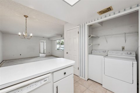 Condo in Winter Garden, Florida, 2 bedrooms  № 2200246 - photo 9