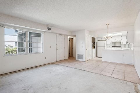 Condo in Winter Garden, Florida, 2 bedrooms  № 2200246 - photo 5