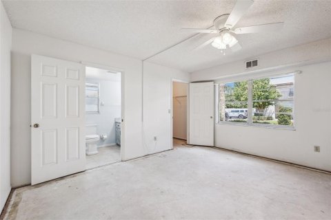 Condo in Winter Garden, Florida, 2 bedrooms  № 2200246 - photo 12