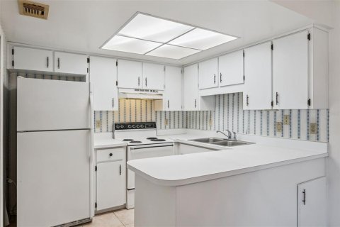 Condo in Winter Garden, Florida, 2 bedrooms  № 2200246 - photo 11