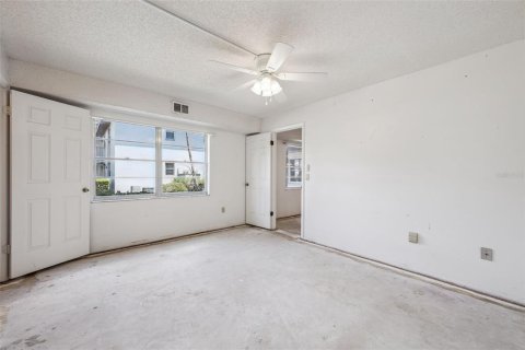 Condo in Winter Garden, Florida, 2 bedrooms  № 2200246 - photo 13