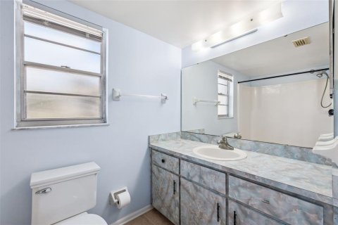 Condo in Winter Garden, Florida, 2 bedrooms  № 2200246 - photo 16
