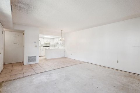 Condo in Winter Garden, Florida, 2 bedrooms  № 2200246 - photo 7
