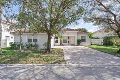 Casa en venta en Hollywood, Florida, 3 dormitorios, 168.52 m2 № 1696746 - foto 1