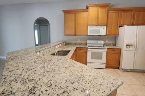 Casa en alquiler en Palm Bay, Florida, 4 dormitorios, 254.74 m2 № 1835648 - foto 9