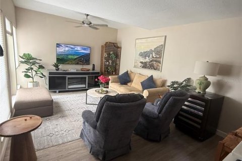 Townhouse in Madeira Beach, Florida 2 bedrooms, 96.62 sq.m. № 2208294 - photo 5