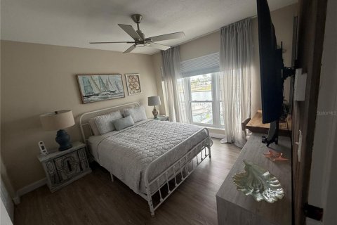 Townhouse in Madeira Beach, Florida 2 bedrooms, 96.62 sq.m. № 2208294 - photo 29