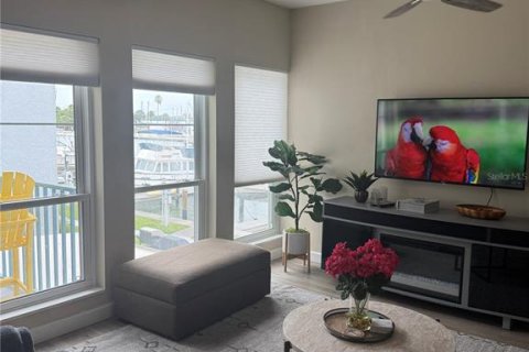 Townhouse in Madeira Beach, Florida 2 bedrooms, 96.62 sq.m. № 2208294 - photo 18